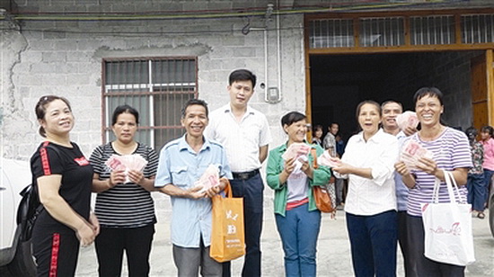 公司回收成品牛 农户增收笑开颜