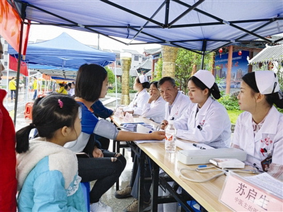 青春心向党 服务安置区