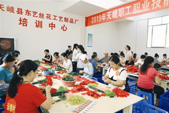 技能大赛拼才艺 手工技艺助脱贫