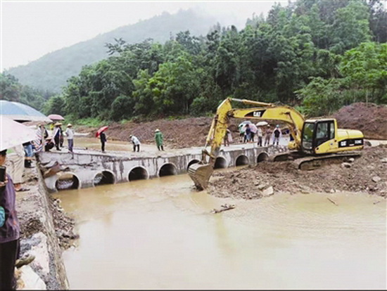 村民爱心企业等捐款5万余元建桥