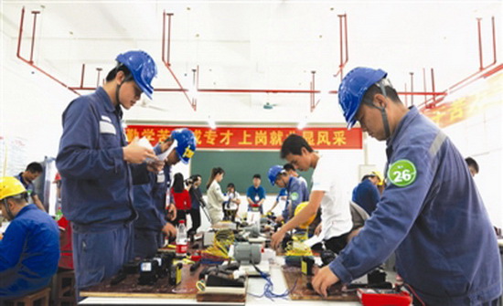 我市举行职工职业暨扶贫就业技能大赛