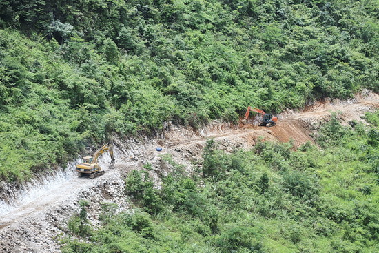 大化20户以上自然屯道路建设进入扫尾阶段