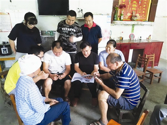 入户开展扶贫APP使用培训