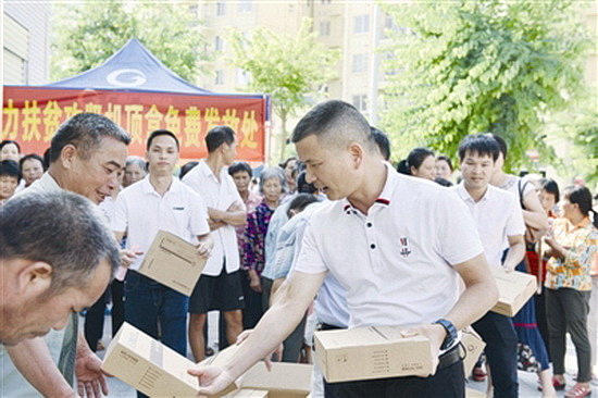 罗城2481户贫困户获赠电视机