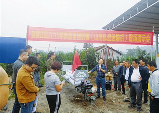 “火车”进果园 省力又省钱