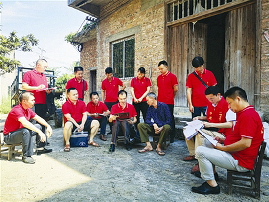 “大村长” 沉一线解难题