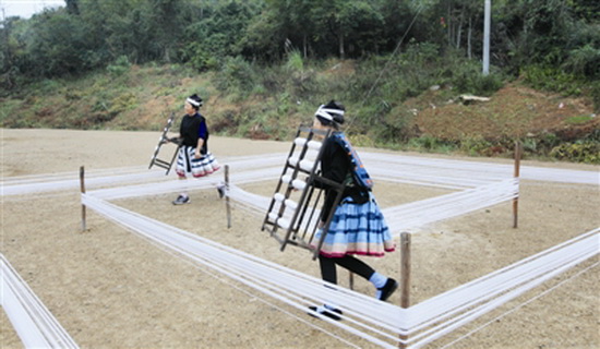 南丹打造特色“扶贫车间”  带动白裤瑶妇女创业增收