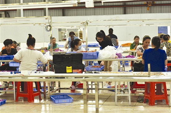 拿银安置区搬迁户实现就业增收