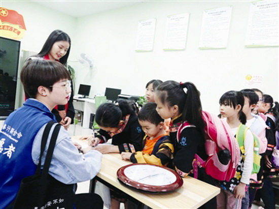 “四点半课堂”把移民孩子“管好来”