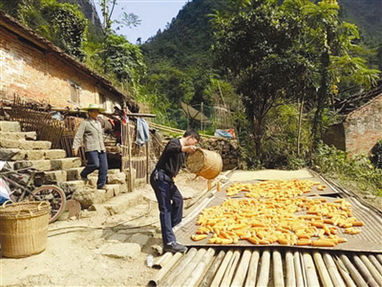 践行“八个一” 助力精准帮扶