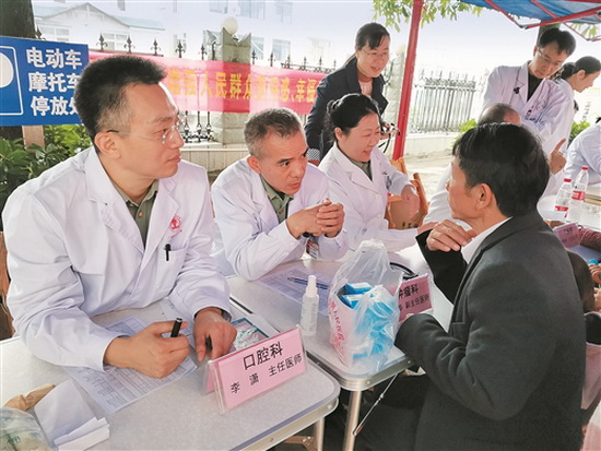 南部战区总医院到巴马开展“健康扶贫”活动