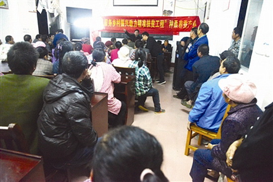 传授种桑养蚕知识
