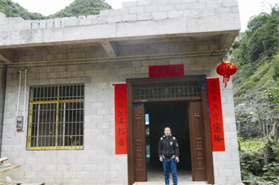 三只羊乡12户群众喜迁新居