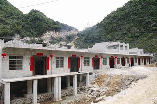 三只羊乡12户群众喜迁新居