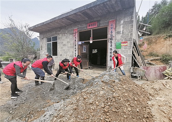 硬化乡村道路 解决出行难题