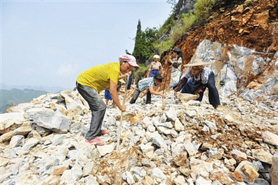 大化：攻坚克难筑就“民心路”