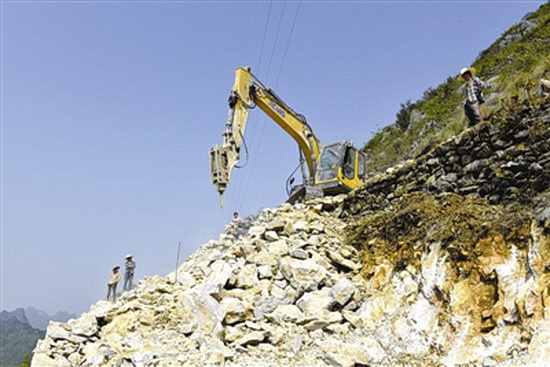 大化：攻坚克难筑就“民心路”