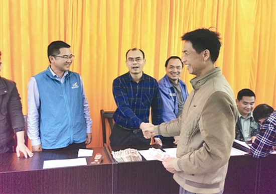 大化温和村发展肉牛养殖产业 贫困户喜获分红