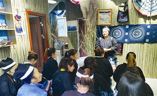 开展培训忙学习 绣出新年新气象