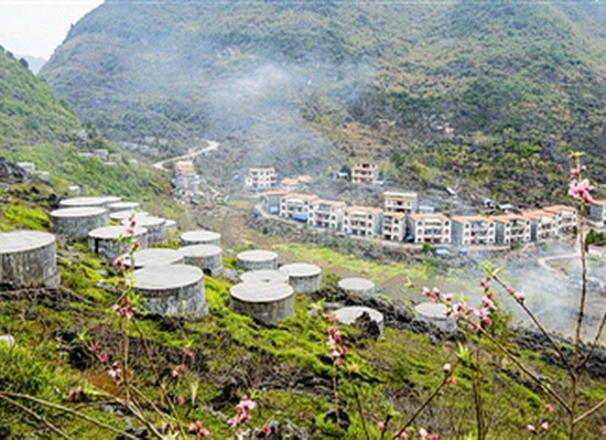 凤山：家庭水柜满山冈