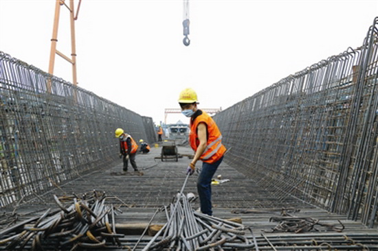 贵南高铁都安段提供700多个就业岗位