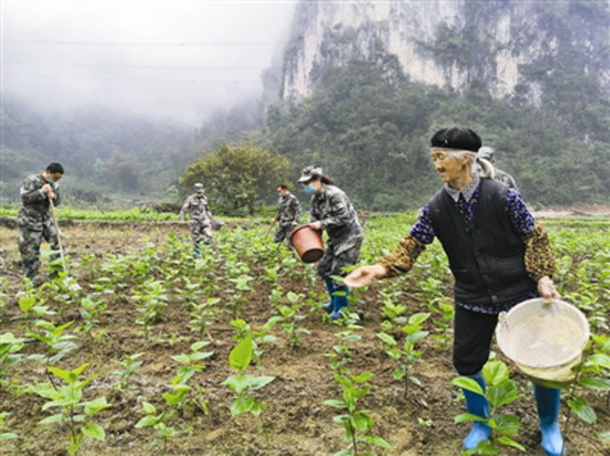 子弟兵奏响复工复产“协奏曲”