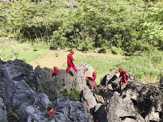 大化屯级公路爆破侧记：炸山劈出幸福路