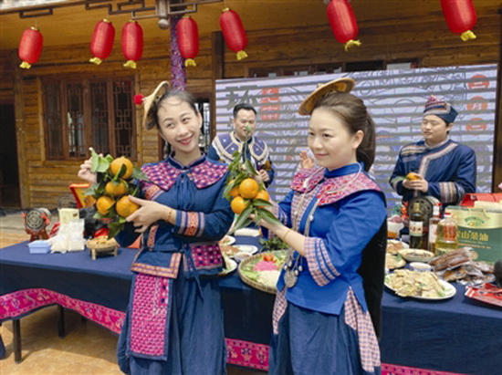 副县长化身主播带货推介环江“五香”食