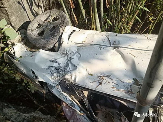 大化1名扶贫干部驾车翻下山坡，不幸罹难