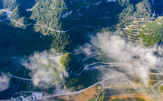 凤山实施农村公路建设大会战 实现100%“三通”目标