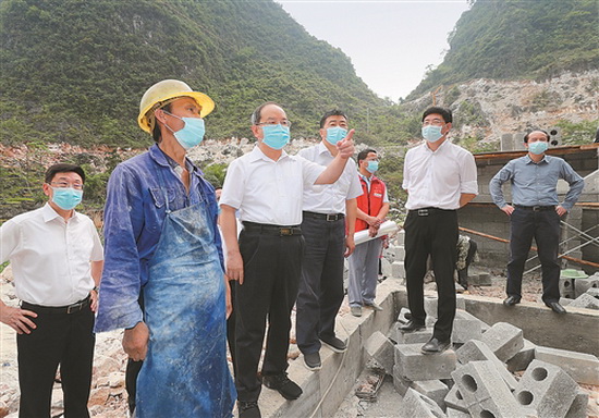 鹿心社深入都安大化两县调研