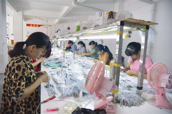 毛南山乡换新颜 摘掉穷帽奔小康