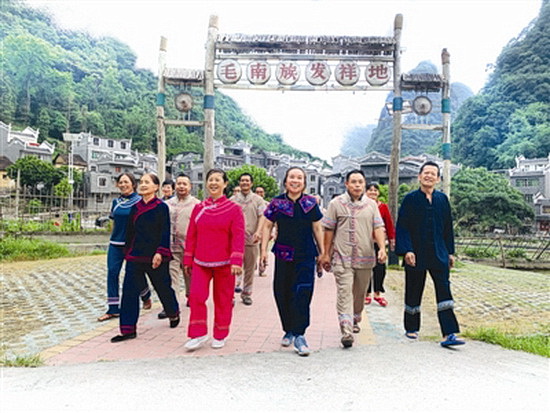 毛南山乡换新颜 摘掉穷帽奔小康