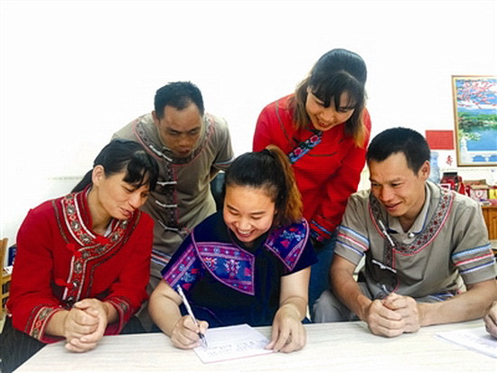 毛南族群众向总书记写信报告整族脱贫喜讯